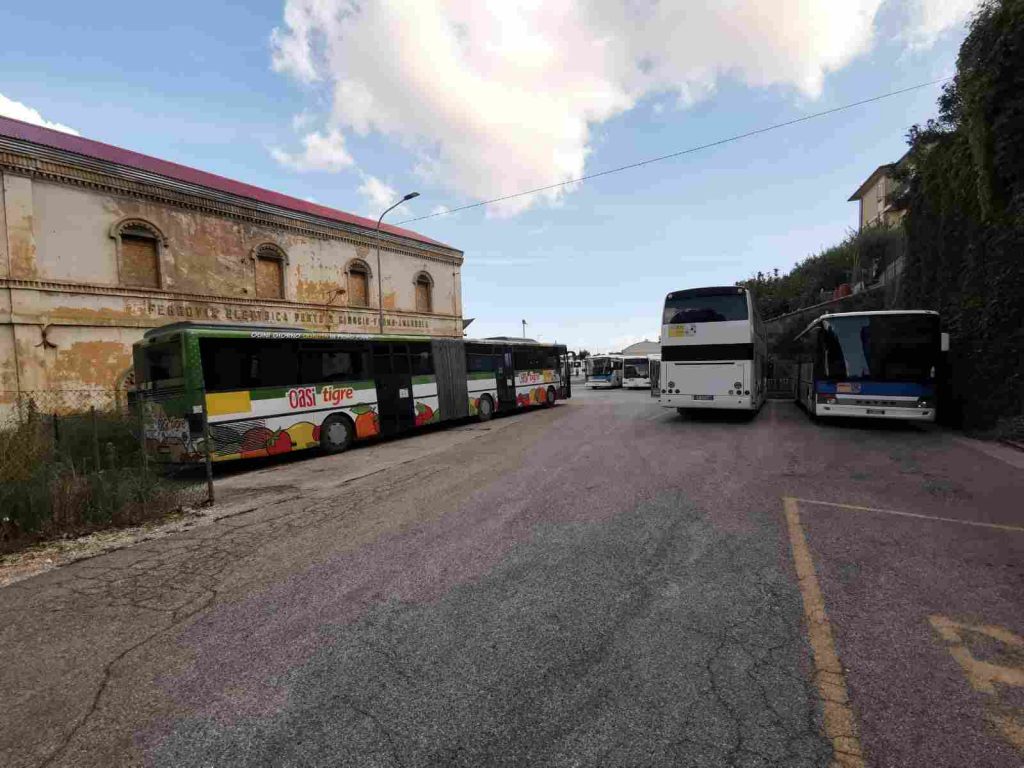 Il deposito della Steat e la vecchia stazione ferroviaria di Santa Lucia