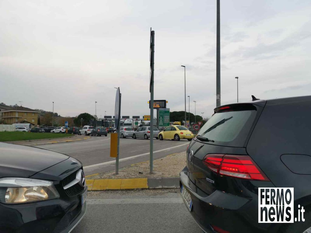 Traffico in tilt a Porto San Giorgio per i tamponi
