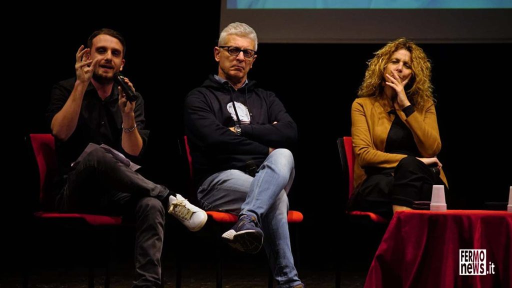 Stefano Baudino al Convegno sulla mentalità mafiosa del 6 Novembre 2022 al Teatro Comunale di Porto San Giorgio organizzato da Fermo News