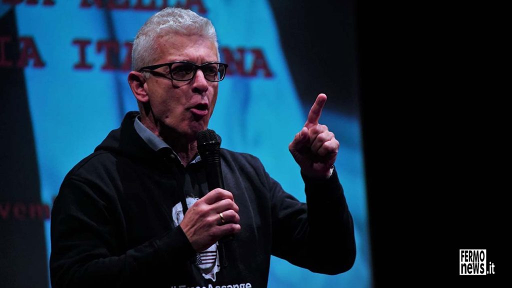 Nicola Morra al Convegno sulla mentalità mafiosa del 6 Novembre 2022 al Teatro Comunale di Porto San Giorgio organizzato da Fermo News