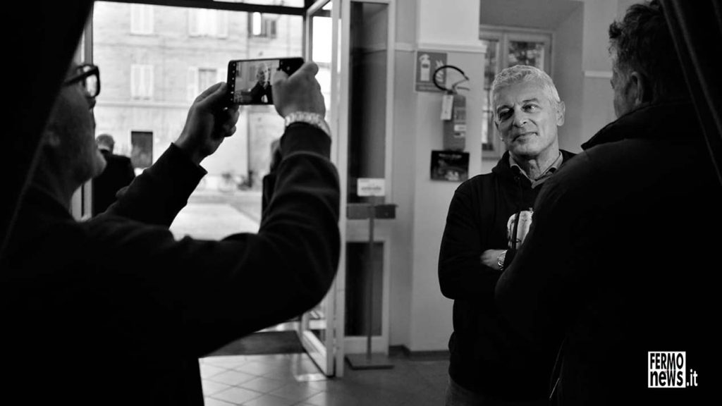 Nicola Morra fotografato da Massimiliano Bartocci al Convegno sulla mentalità mafiosa del 6 Novembre 2022 al Teatro Comunale di Porto San Giorgio organizzato da Fermo News