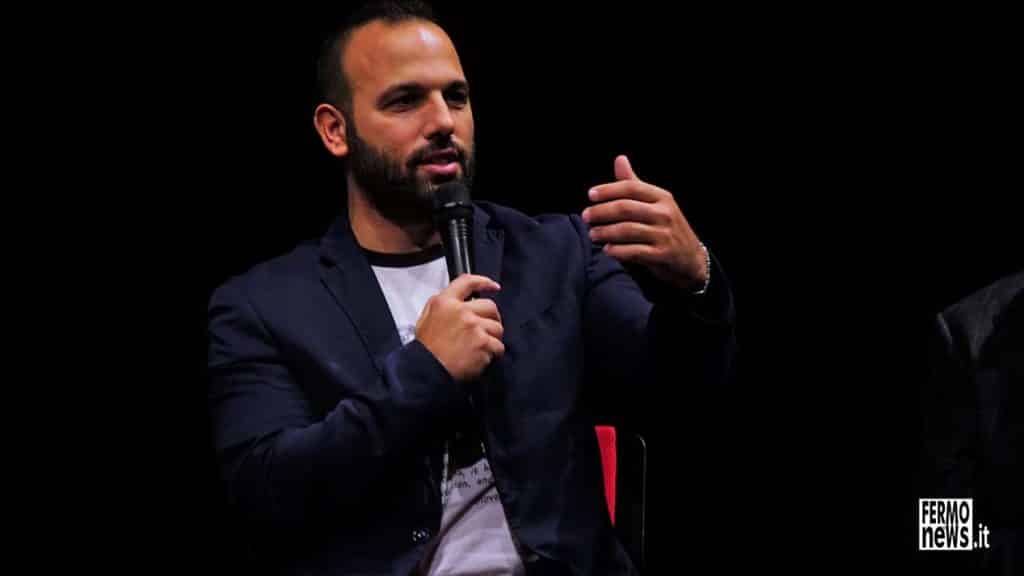 Luigi Piccirillo al Convegno sulla mentalità mafiosa del 6 Novembre 2022 al Teatro Comunale di Porto San Giorgio organizzato da Fermo News