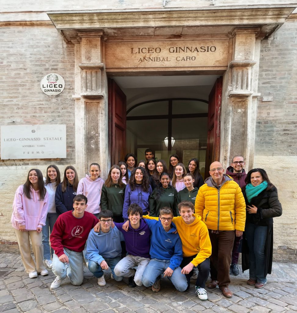 Il Liceo Classico "Annibal Caro" di Fermo è stato selezionato per partecipare al prestigioso Festival Internazionale di Teatro Classico dei Giovani che si svolgerà dal 13 maggio al 4 giugno 2023 a Palazzolo Acreide