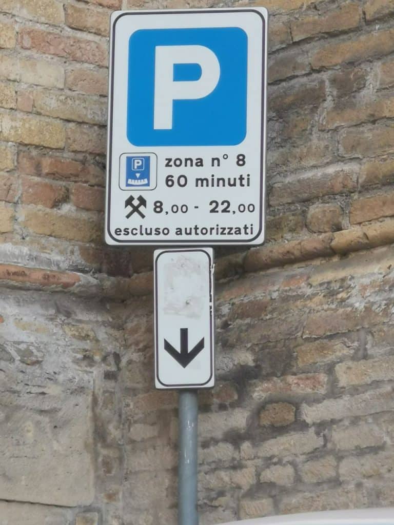 A Fermo più di 2500 permessi sono stati rilasciati dal Comune per parcheggiare nelle zone con disco orario