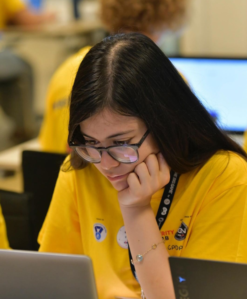 Veronica Barbati, studentessa della classe 5 Informatica sez. dell'Itt Montani di Fermo B si è classificata al primo posto insieme al suo team "404 name not found"  nella competizione Nazionale di cybersecurity "Cyber Trials" organizzata dal Cybersecurity  National Lab.